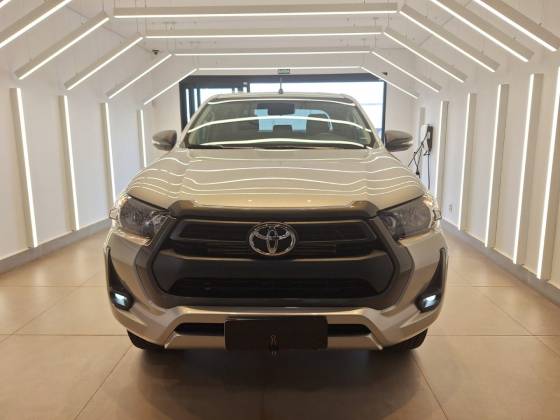 TOYOTA HILUX 2.8 D-4D TURBO DIESEL CD SR 4X4 AUTOMÁTICO